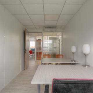 Bureau privé 12 m² 3 postes Location bureau Cours Albert Thomas Lyon 69008 - photo 2